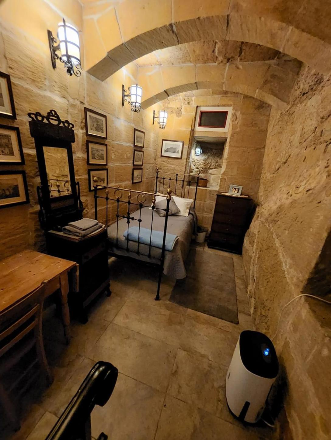 Cozy Corner House In Valletta - Authentic! Екстериор снимка